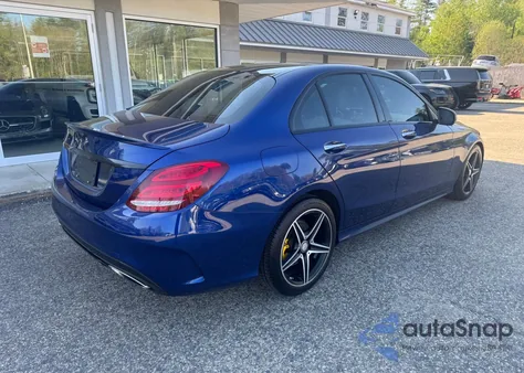 2017 Mercedes-Benz C 300 4Matic z USA, uszkodzony, nr VIN 55SWF4KB2HU206186